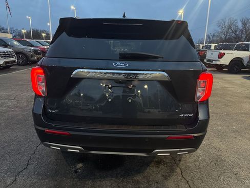 Used 2023 Ford Explorer XLT w/ Equipment Group 202A image 8