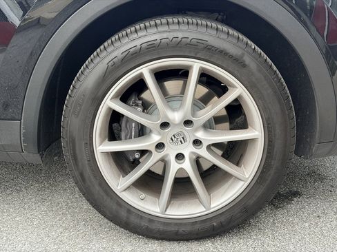 Used 2024 Porsche Cayenne image 27