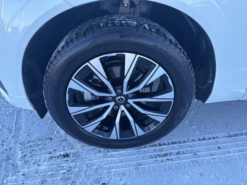 Certified 2025 Volvo XC60 B5 Core image 12