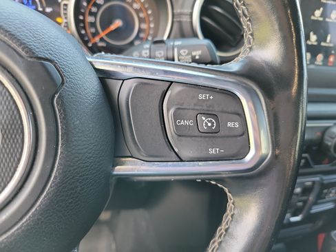Used 2020 Jeep Wrangler Unlimited Sahara w/ Cold Weather Group AWD/4WD image 24