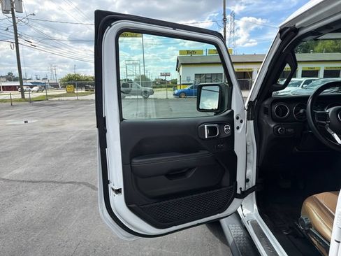 Used 2021 Jeep Wrangler Unlimited Sahara AWD/4WD image 22