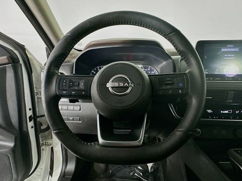 Used 2022 Nissan Rogue SV w/ SV Premium Package image 13