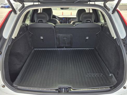 Used 2021 Volvo XC60 T5 Momentum w/ Protection Package Premier image 16