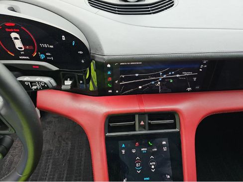 Used 2022 Porsche Taycan 4 Cross Turismo image 10