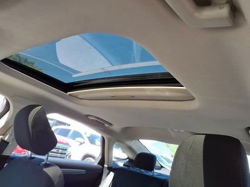 Used 2020 Ford Fusion SE FWD image 16