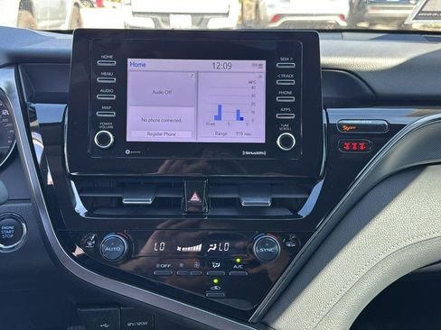 Used 2024 Toyota Camry SE image 18