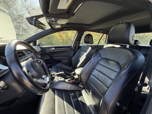 Used 2017 Volkswagen GTI SE image 22