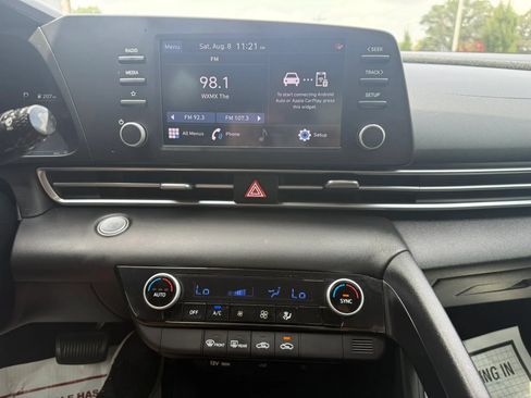 Used 2023 Hyundai Elantra SEL w/ Cargo Package FWD image 11