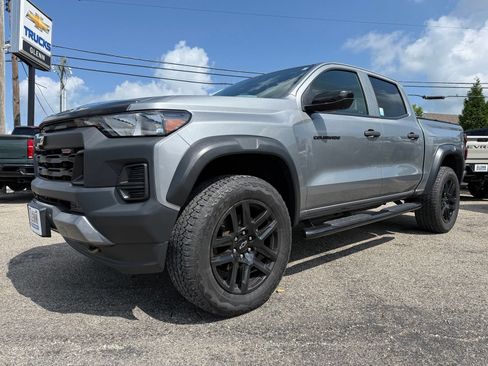 Used 2023 Chevrolet Colorado Trail Boss w/ Technology Package AWD/4WD image 2