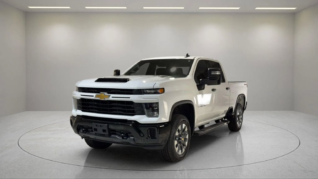 Used 2024 Chevrolet Silverado 2500 Custom AWD/4WD image 18