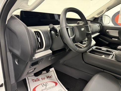 New 2025 Ford Expedition Active image 12