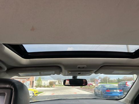 Used 2019 Nissan Pathfinder Platinum image 19