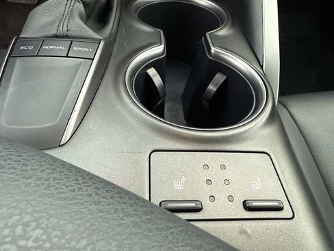 Used 2024 Toyota Camry SE image 34