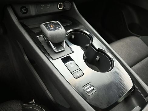 Used 2025 Nissan Rogue SV FWD image 3