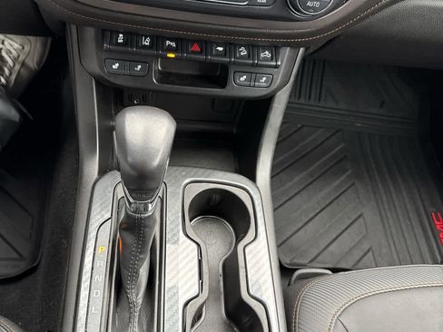 Used 2022 GMC Canyon AT4 w/ Driver Alert Package AWD/4WD image 26