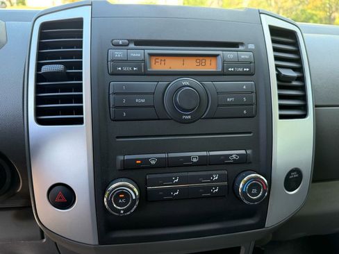 Used 2011 Nissan Frontier SV image 21