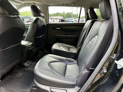 Certified 2020 Toyota Highlander XLE AWD/4WD image 14