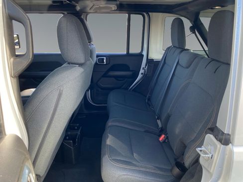 Used 2024 Jeep Wrangler Sahara image 13