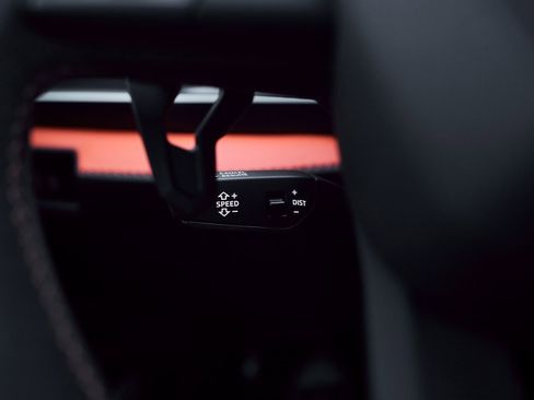 Used 2025 Lamborghini Urus SE image 59