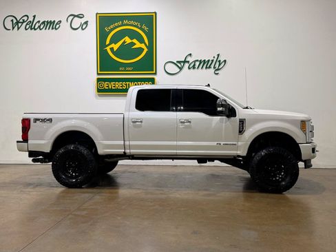 Used 2019 Ford F250 Platinum w/ Platinum Ultimate Package AWD/4WD image 9