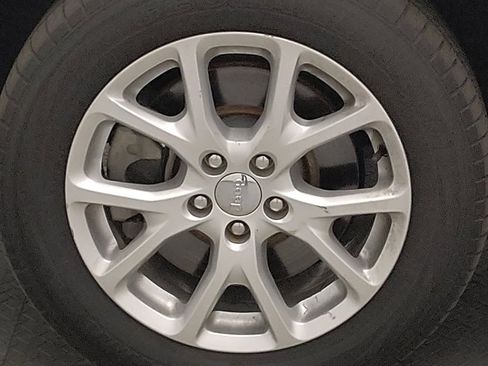 Used 2015 Jeep Cherokee Sport FWD image 31