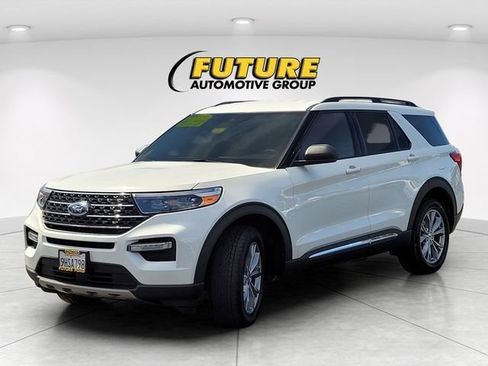 Certified 2023 Ford Explorer XLT w/ Equipment Group 202A AWD/4WD image 3
