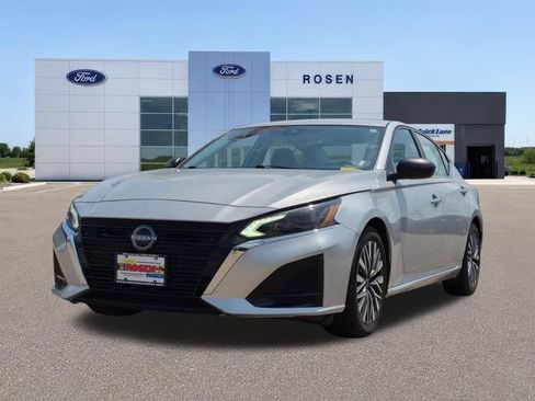 Used 2024 Nissan Altima 2.5 SV FWD image 7