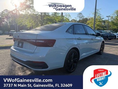 Used 2025 Volkswagen Jetta SE image 6