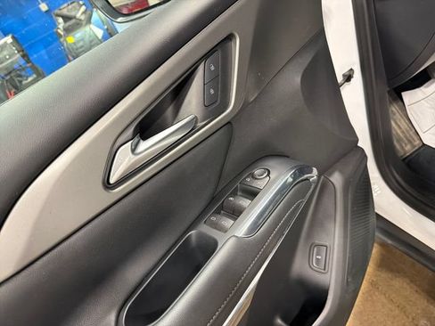 Used 2025 Chevrolet Traverse LT AWD/4WD image 18