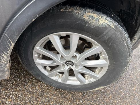 Used 2018 Nissan Rogue SV image 6