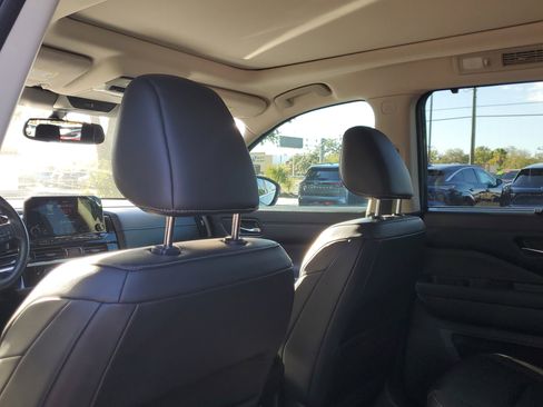 Used 2022 Nissan Pathfinder SL w/ SL Premium Package image 14