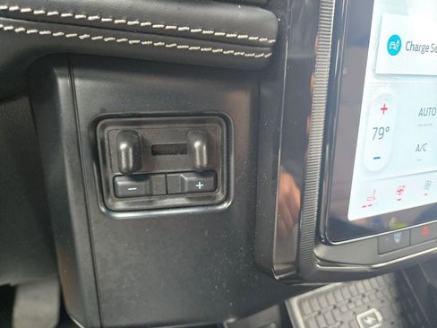 Used 2025 Ford F150 Lightning Platinum image 16