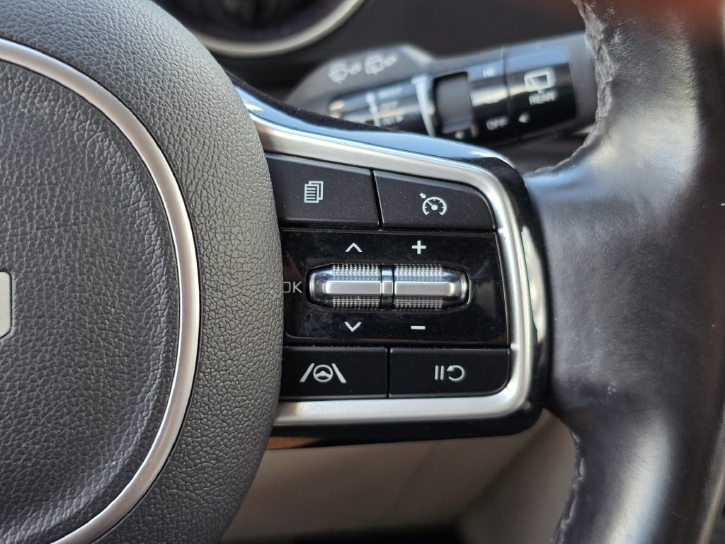 Certified 2022 Kia Carnival LX FWD image 32