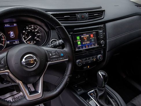 Used 2020 Nissan Rogue SV w/ Premium Package image 13