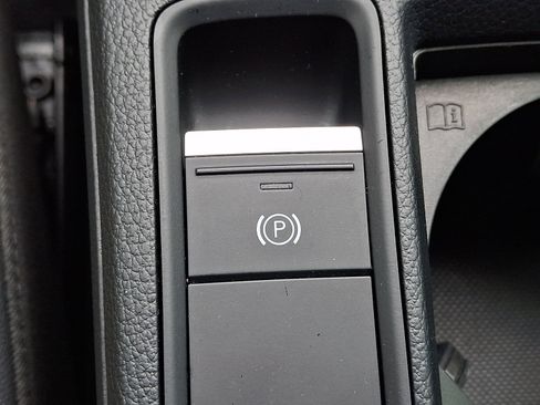 Used 2025 Audi Q3 2.0T Premium image 25