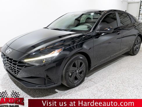 Used 2023 Hyundai Elantra SEL FWD image 2