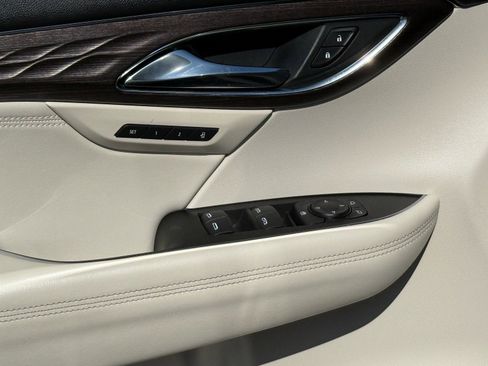 Used 2022 Buick Envision Avenir w/ Technology Package II image 18