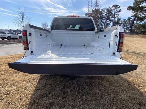 Used 2023 Nissan Frontier SV w/ Midnight Edition Package image 9