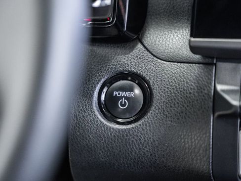 Used 2025 Toyota Camry SE image 25