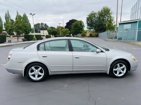 Used 2006 Nissan Altima 3.5 SE FWD image 6