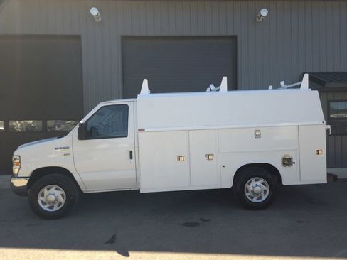 Used 2013 Ford E-350 and Econoline 350 Super Duty w/ PWR Locks & Windows Group RWD image 1