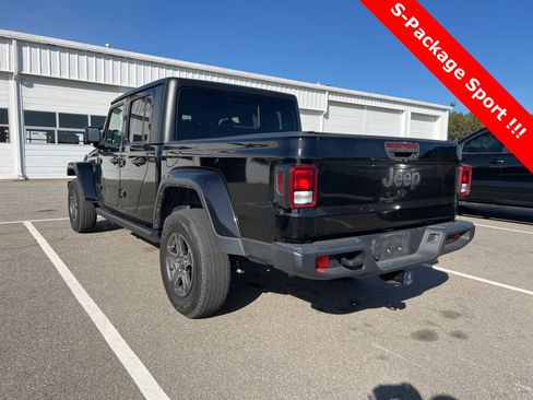Used 2022 Jeep Gladiator Sport image 3