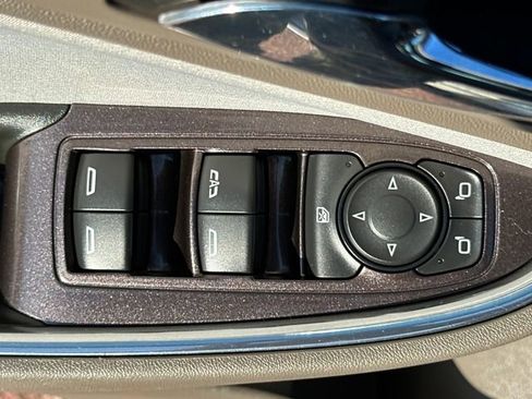 Used 2019 Chevrolet Malibu LT w/ Driver Confidence Package image 12