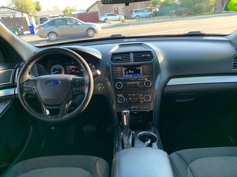 Used 2016 Ford Explorer XLT image 12