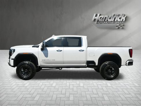 Used 2024 GMC Sierra 2500 Denali Ultimate AWD/4WD image 7