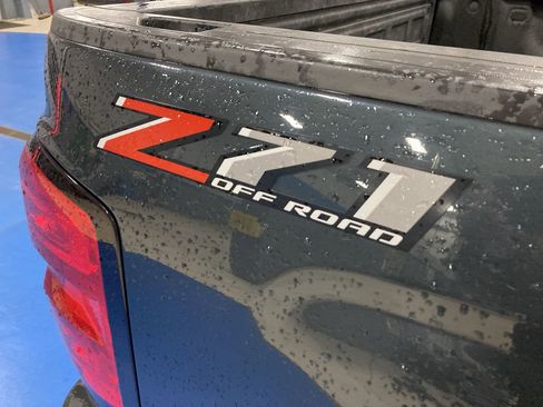 Used 2018 Chevrolet Silverado 1500 LT w/ All Star Edition AWD/4WD image 9