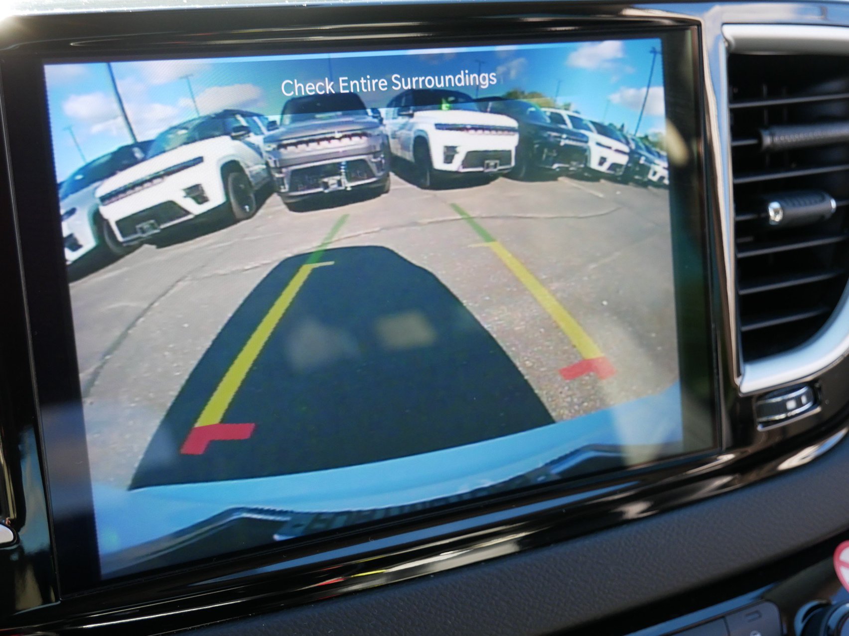 Used 2024 Chrysler Pacifica Touring-L FWD image 29