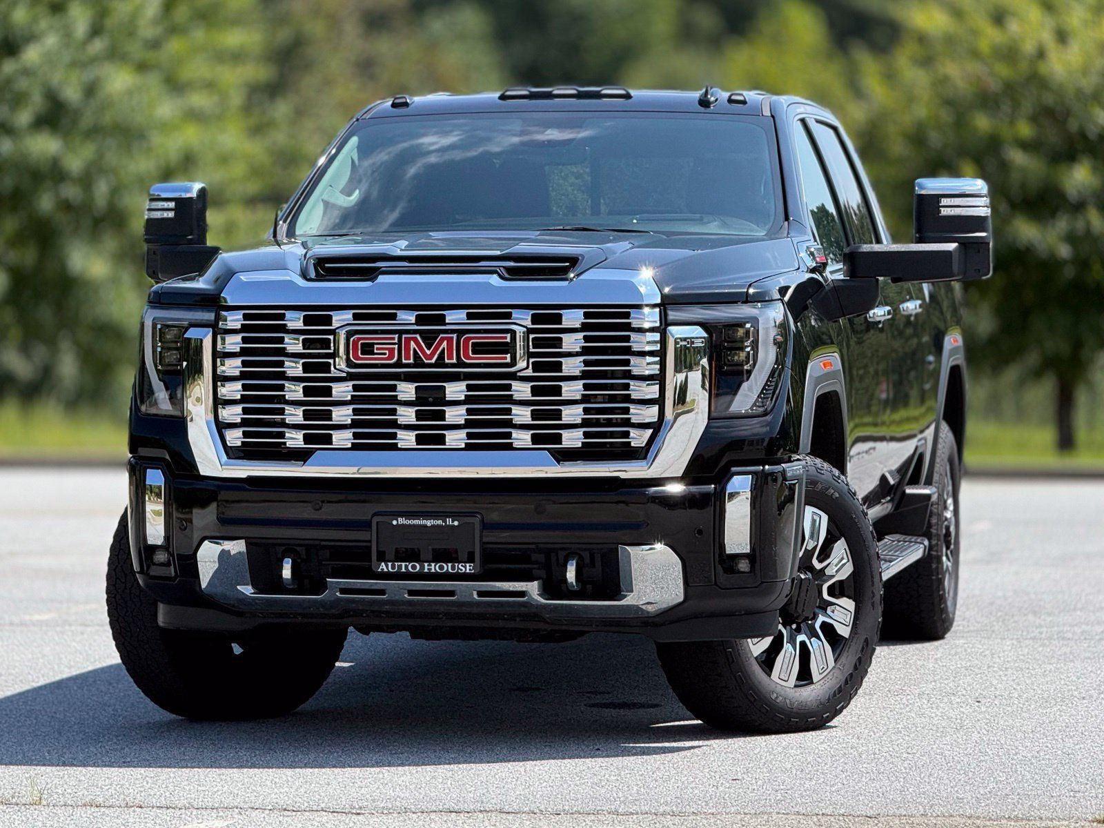 Used 2025 GMC Sierra 2500 Denali w/ Denali Reserve Package AWD/4WD image 2