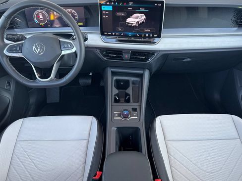 New 2025 Volkswagen Tiguan SE AWD/4WD image 13