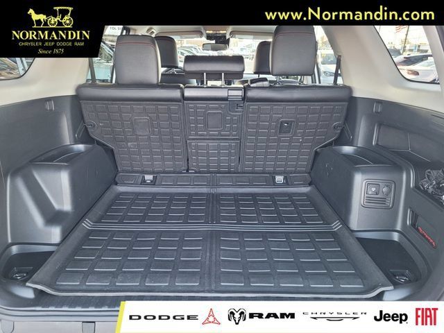 Used 2024 Toyota 4Runner TRD Off-Road Premium AWD/4WD image 19